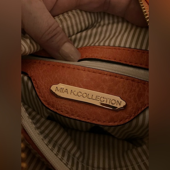 Mia K Expandable Leather Crossbody bag - Picture 3 of 10